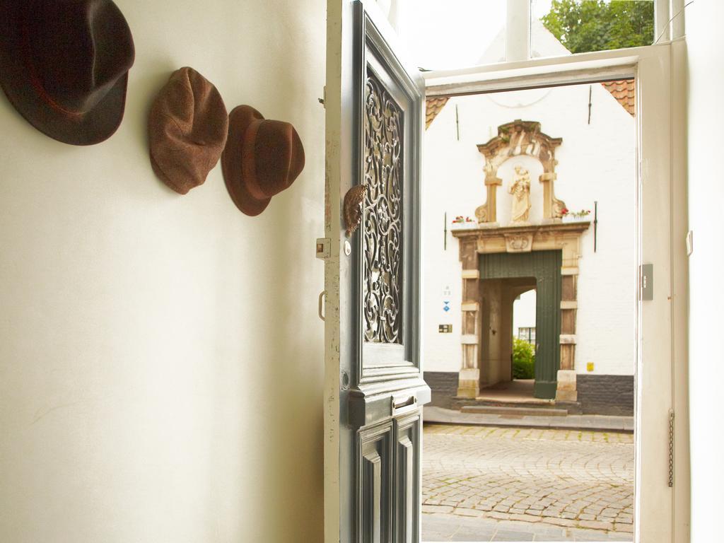 B&B Alphabet - Luxury Guesthouse And Art Gallery Bruges Exterior photo