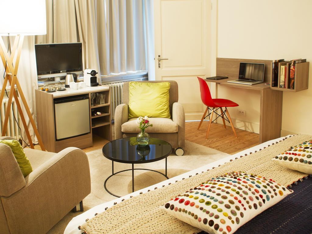 B&B Alphabet - Luxury Guesthouse And Art Gallery Bruges Room photo